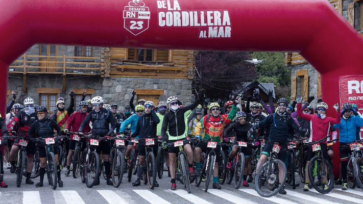 Con 200 ciclistas, largó la competencia de ciclismo que atraviesa la Patagonia en cuatro días