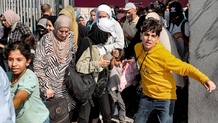 El primer grupo de extranjeros y heridos salió de Gaza hacia Egipto