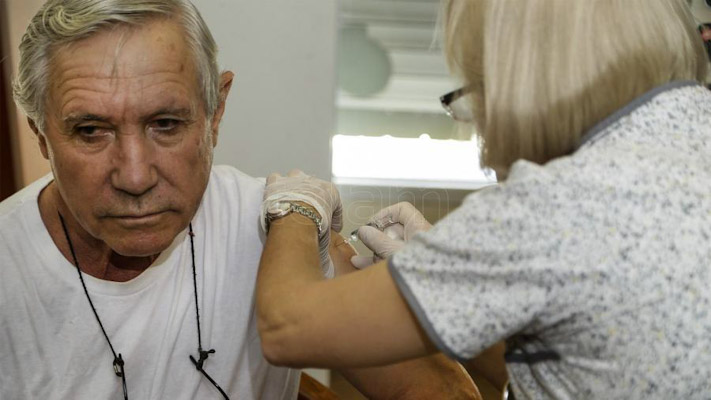 Covid-19: Más del 75% de los mayores de 40 años no se aplicó el refuerzo de la vacuna