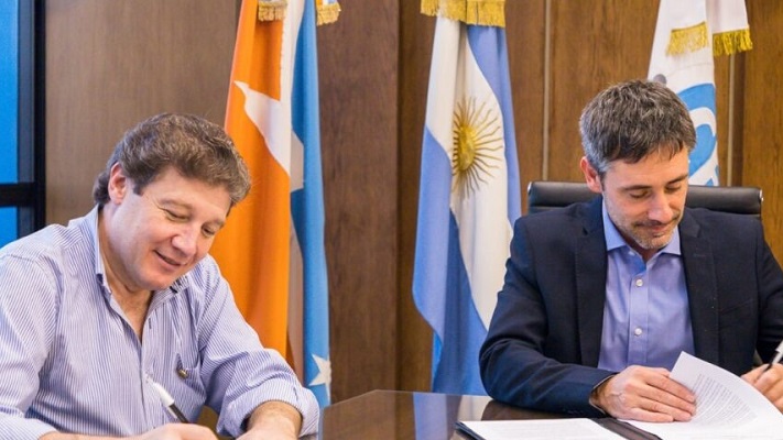 Melella firmó dos convenios con el Consejo Federal de Inversiones