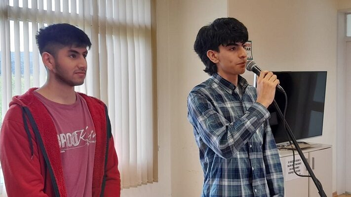 El inspirador proyecto de dos estudiantes de Trevelin que permite escuchar a personas hipoacúsicas