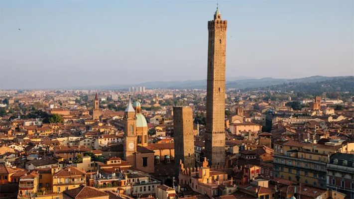 Etiquetas: bologna, Italia, noticias, torre inclinada, turismo