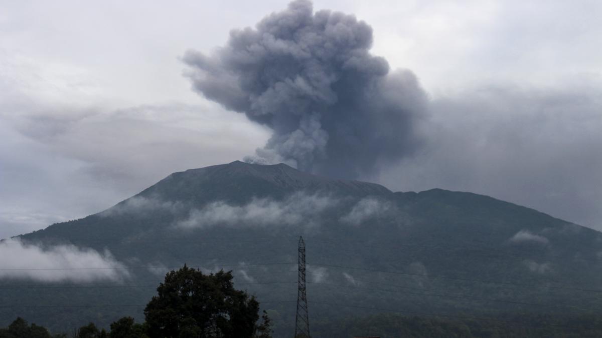 Hay 11 escaladores muertos tras la erupción del volcán Marapi