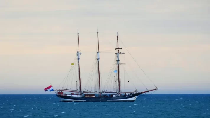 El “Oosterschelde” llegó a Puerto Madryn