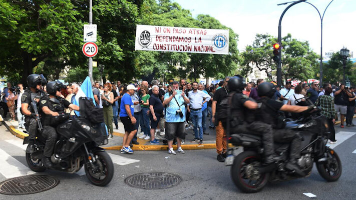 ATE, barrios de pie, CANILLITAS, CGT, CORRIENTE CLASISTA Y COMBATIVA, cta, CTA AUTÓNOMA, dnu, FRENTE DE ORGANIZACIONES EN LUCHA, Javier Milei, movilización, Polo Obrero, UNIDAD PIQUETERA, utep