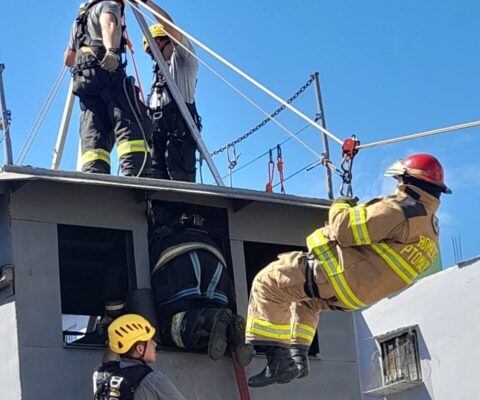 Bombero de Madryn se capacitó sobre incendios en buques