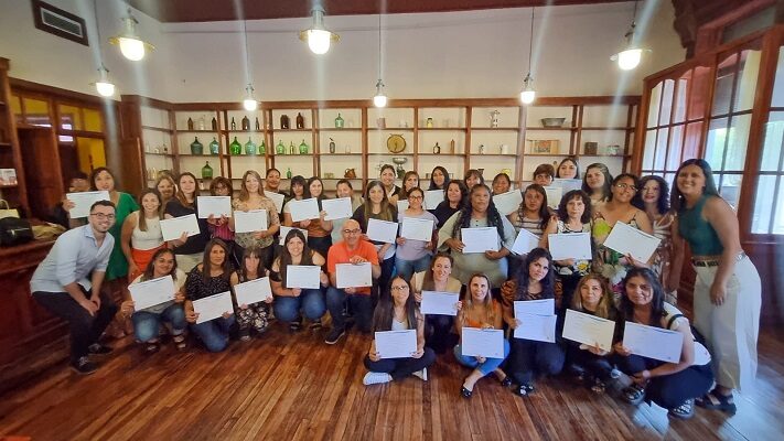 Nervi participó de la entrega de 42 certificados de Cuidados a Adultos Mayores