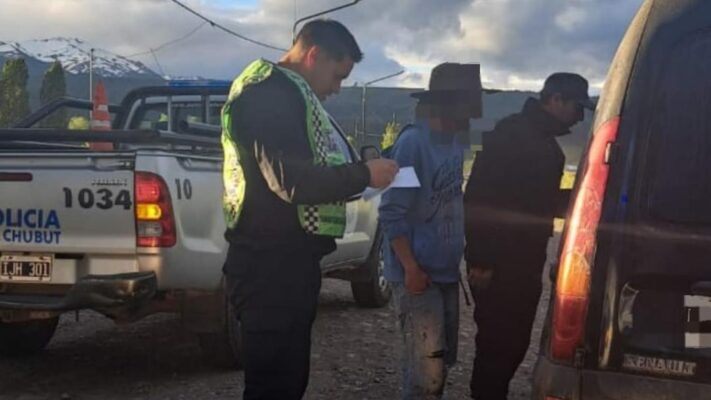 Evadió un control policial y casi atropella un policía en su intento de fuga