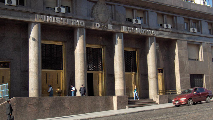 El Ministerio de Economía licita tres bonos en pesos, ajustados por inflación