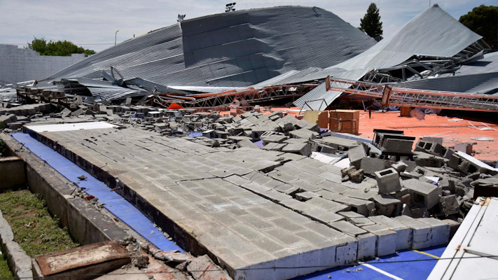 Sigue la reposición de señales de tránsito destrozadas por el temporal en Bahía Blanca