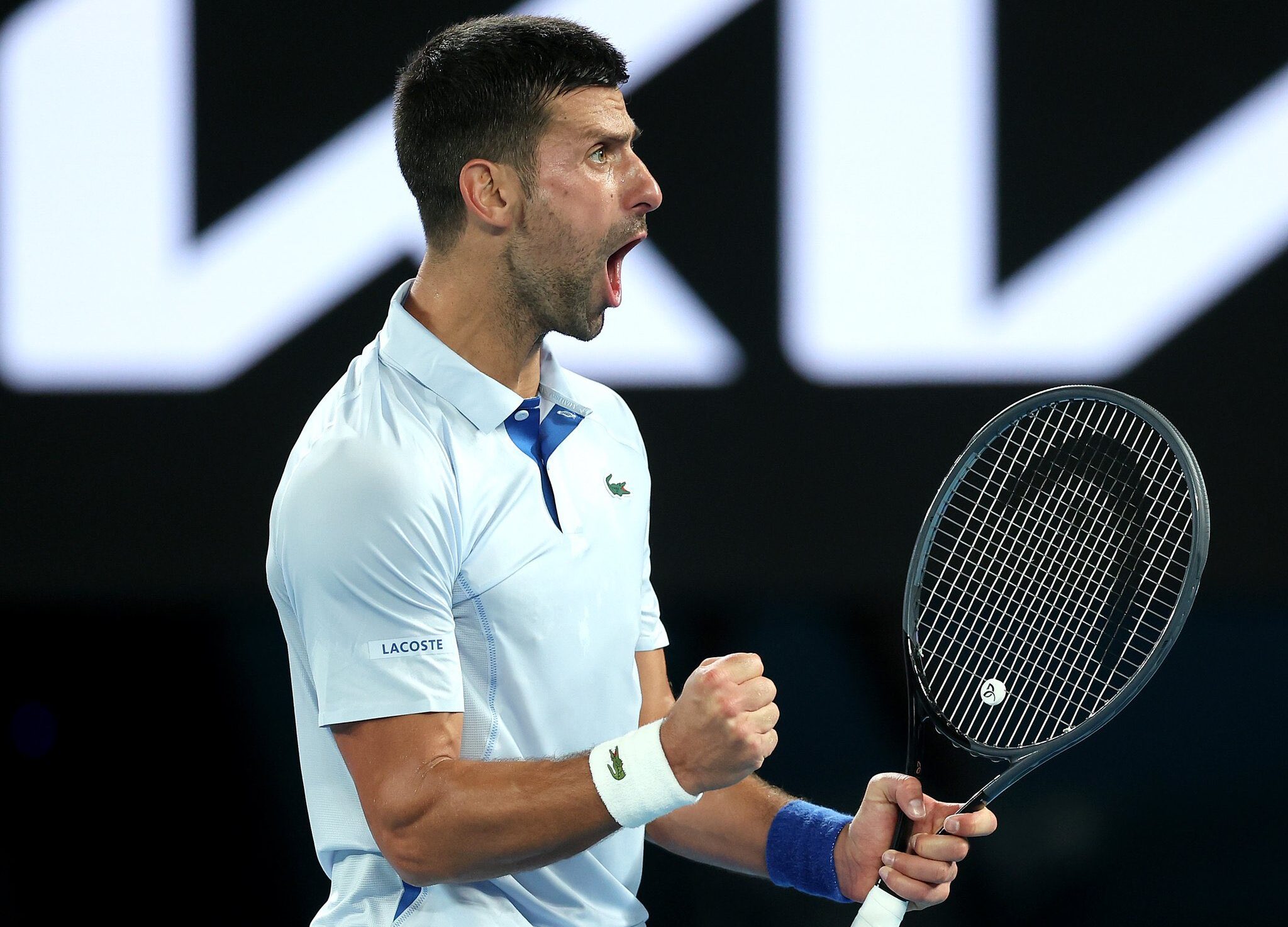 Djokovic desfiló en Australia con una aplastante victoria ante Mannarino
