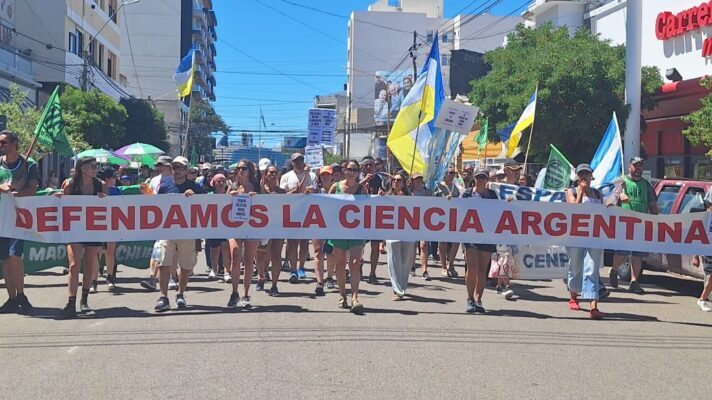 Integrantes del CCT Conicet – Cenpat marcharon en Puerto Madryn