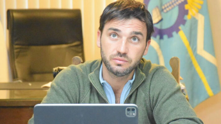 emergencia ígnea, esquel, Ignacio "Nacho" Torres, Permisos de pesca, reunión de gabinete