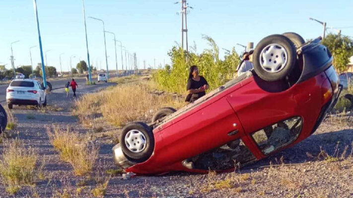 Vuelco sin lesionados en Trelew