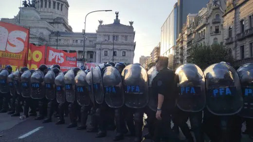 Tras la represión, el Gobierno monta otro megaoperativo en el Congreso