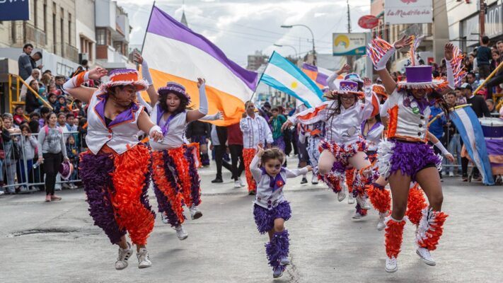 Comodoro Rivadavia festeja los Carnavales a puro color