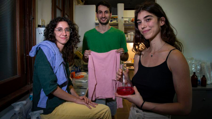 Científicos argentinos desarrollaron «la primera tintura textil de origen microbiano»