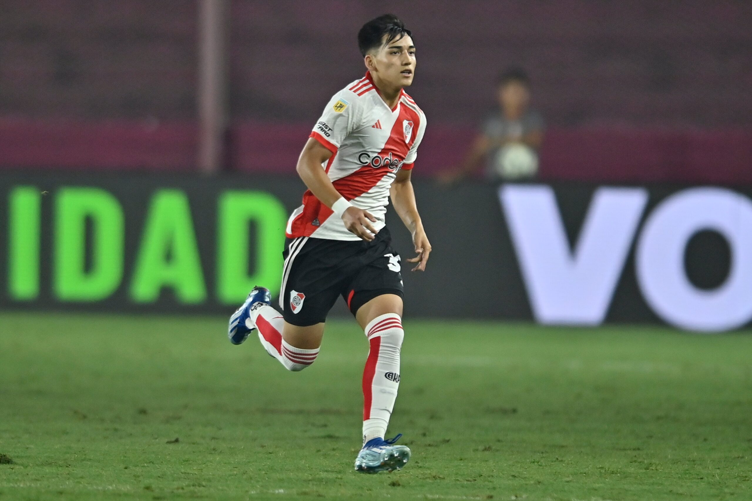 Con el debut de Ian Subiabre en primera, River le ganó a Barracas Central