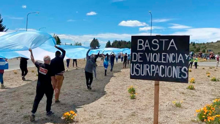 Desalojaron a mapuches de tierras del Ejército en Bariloche