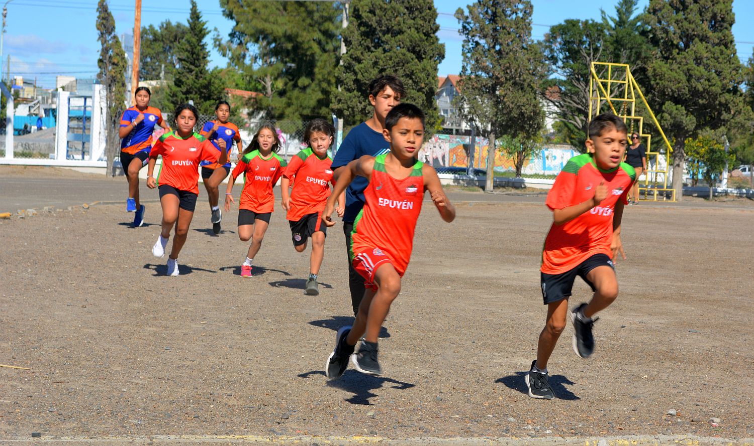 La Escuela de Atletismo de Epuyén, de visita en el Valle