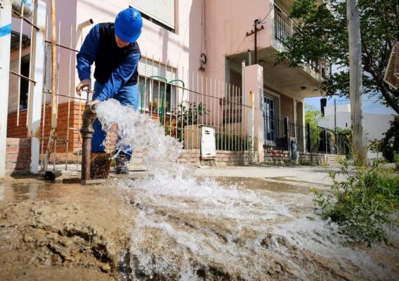 Servicoop realiza mantenimiento de Hidrantes sobre la red de agua potable