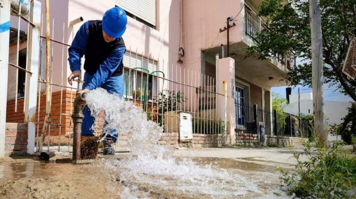 Servicoop realiza mantenimiento de Hidrantes sobre la red de agua potable