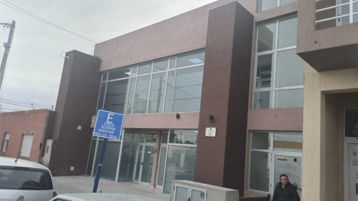 Agravan la imputación del hombre que atraparon robando un camión en Rawson
