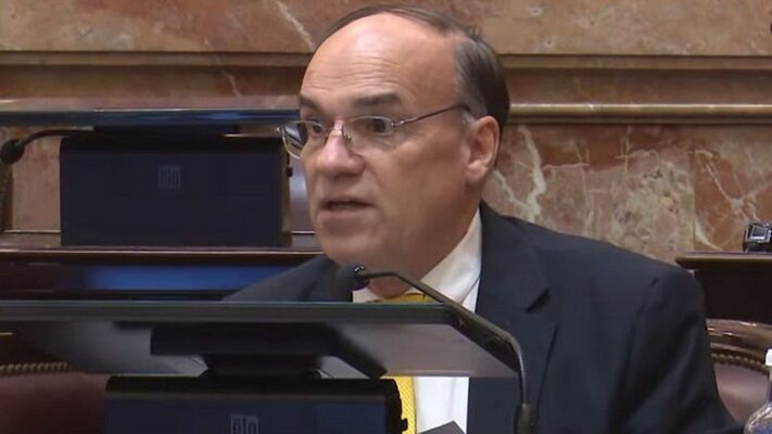 Un senador intenta destrabar el conflicto de deudas entre Nación y provincias