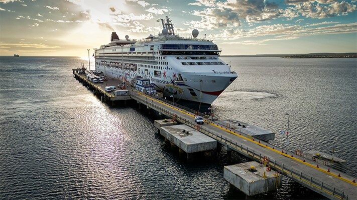 Llegó a Madryn el crucero de la polémica en Malvinas