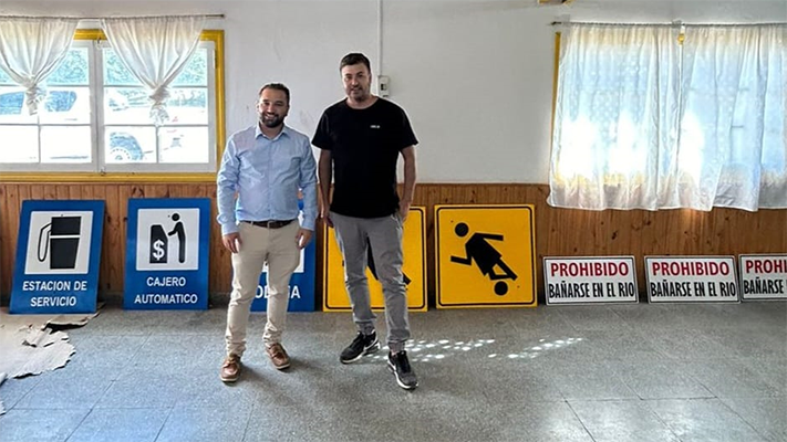 Administración de Vialidad Provincial, cartelería, Dique Florentino Ameghino, señalización