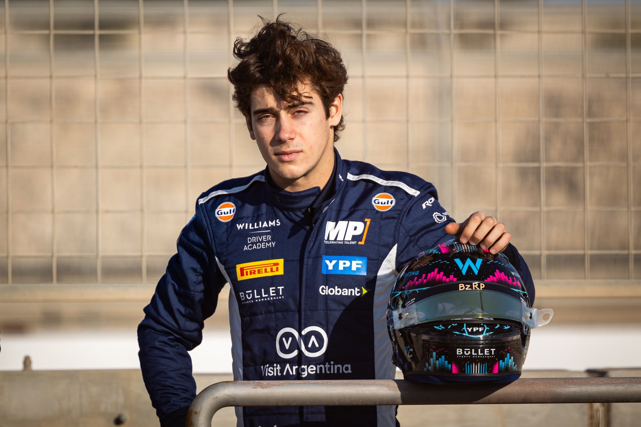 El argentino Franco Colapinto sufrió un choque y debió abandonar la prueba en la Fórmula 2