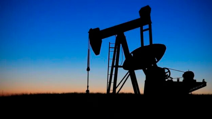 Los precios del petróleo tocaron máximos en cuatro meses