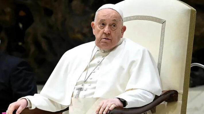 El Papa suspendió presidir el Vía Crucis de Viernes Santo para cuidar su salud