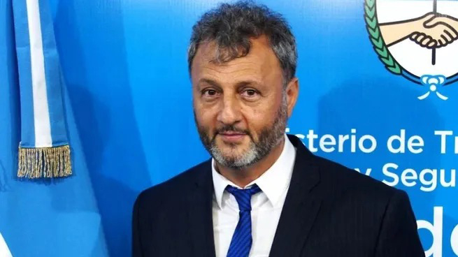 Milei echó al secretario de Trabajo por el aumento de sueldo para el Gabinete