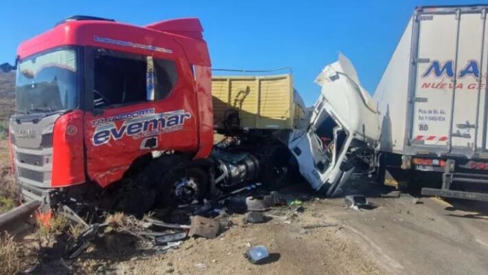 Choque entre tres camiones sobre Ruta 3
