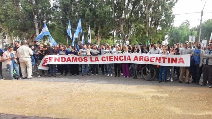 El CCT Conicet – Cenpat marchó por las calles de Puerto Madryn