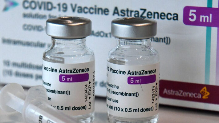 AstraZeneca admite que su vacuna puede causar efectos secundarios inusuales