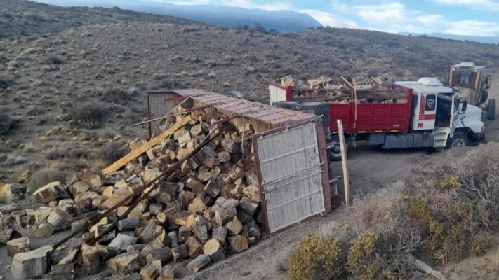 Accidente, camión, chubut, ruta 4, Vuelco