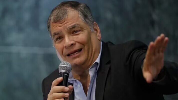 En medio de la crisis diplomática México-Ecuador, denunciaron a Rafael Correa por traición a la patria