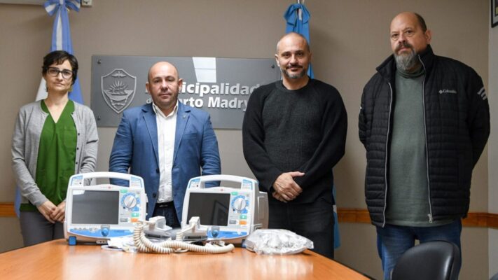 Andrés Ísola, Hospital, Madryn, municipalidad