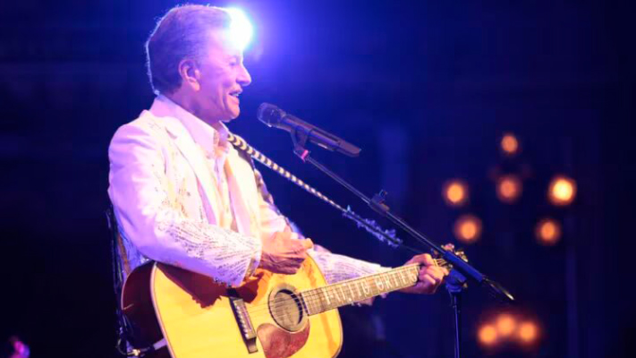 Palito Ortega se despide de la música con un impactante show en el Luna Park