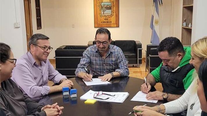 Municipales de Lago Puelo acordaron un aumento salarial