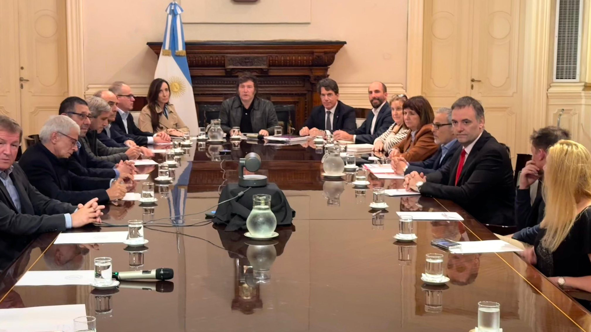 Javier Milei se reunió con su Gabinete tras el ataque de Irán a Israel