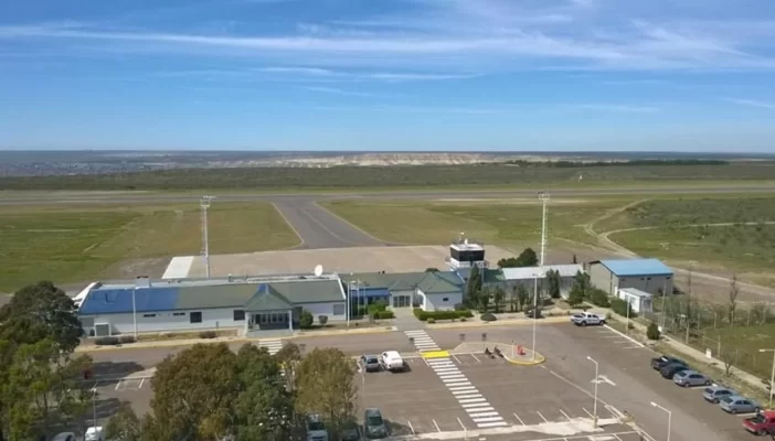 Aeropuerto, Flybondi, Sastre