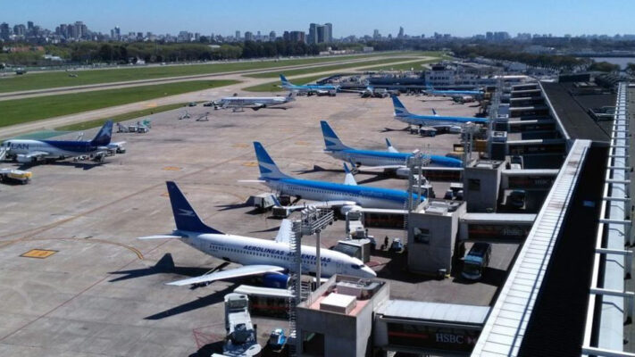 Por asambleas en aeropuertos reprograman vuelos para este lunes