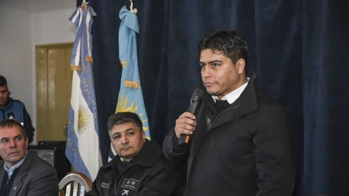 Vidal le pidió perdón a la Policía de Santa Cruz: «Fueron abandonados mucho tiempo»