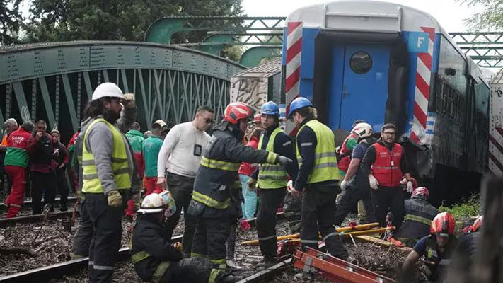 Choque de trenes y descarrilamiento en Palermo