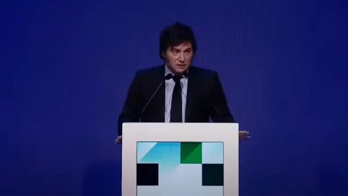 «Me van a tener que sacar muerto de la Rosada para lograr quebrar el déficit fiscal»