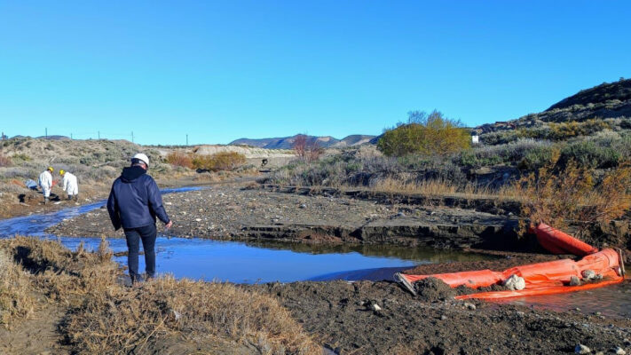 Derrame de petróleo en un pozo abandonado por YPF, el segundo en 60 días