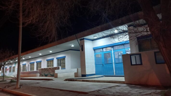 Realizan tareas de reacondicionamiento en la Escuela Nº790 de Madryn